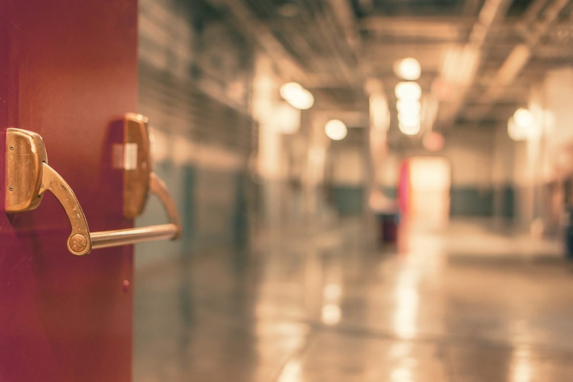 Infermiere abusa di una disabile